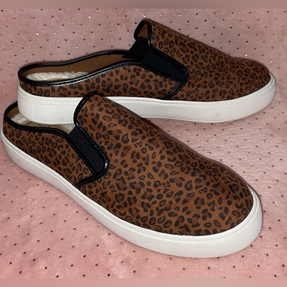 Time and Tru Shoes - Slip On Memory Foam Cheetah Animal Print Shoes / Loafer Clogs